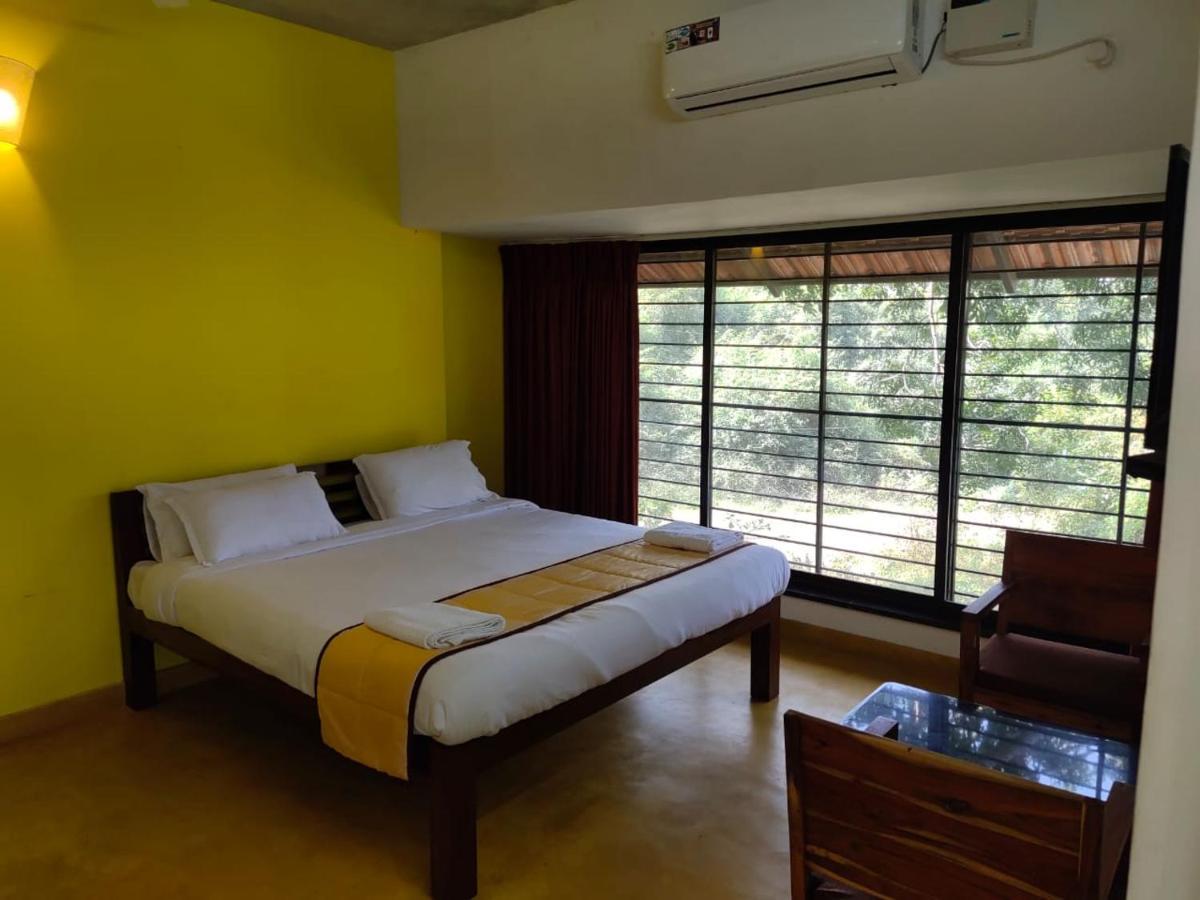 Le Tamarin Guest House Ауровил Екстериор снимка